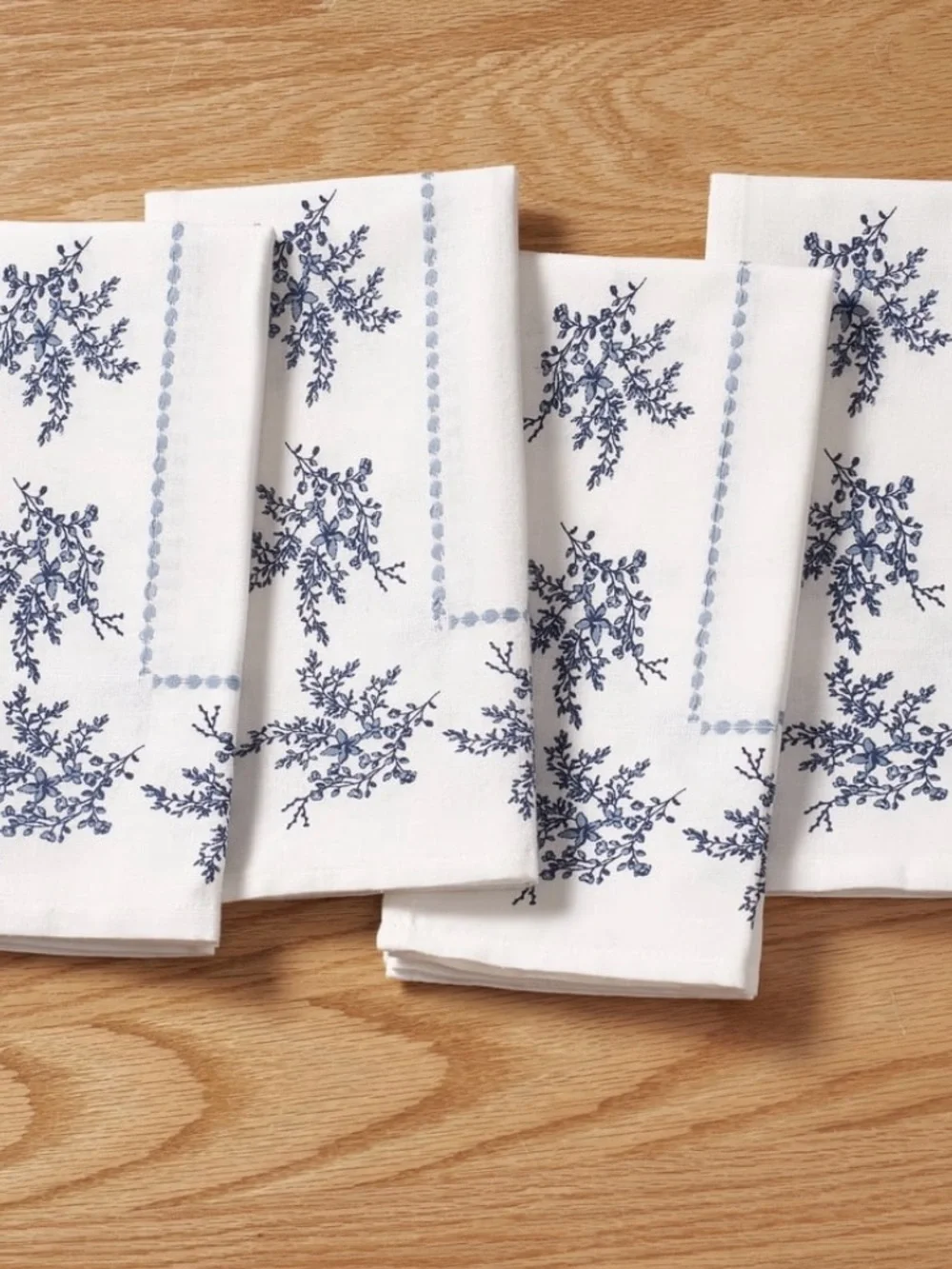 My Texas House White and Blue Floral Table Runner & 4-Piece Napkin Set
